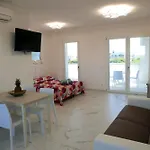 Апартаменти Flat A Stones Throw From The Centre Of