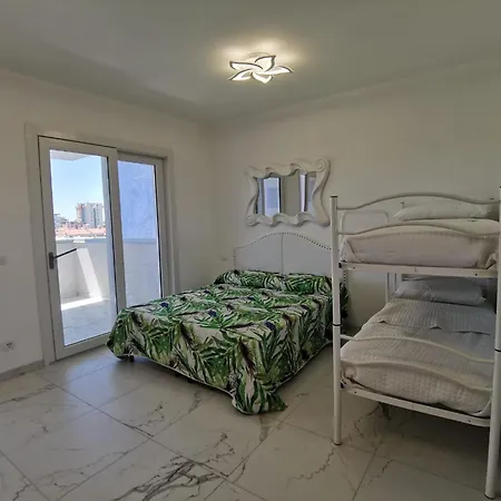 Flat A Stones Throw From The Centre Of