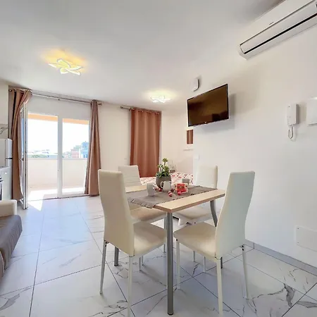 Appartement Flat A Stones Throw From The Centre Of *