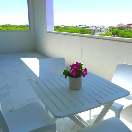 Flat A Stones Throw From The Centre Of