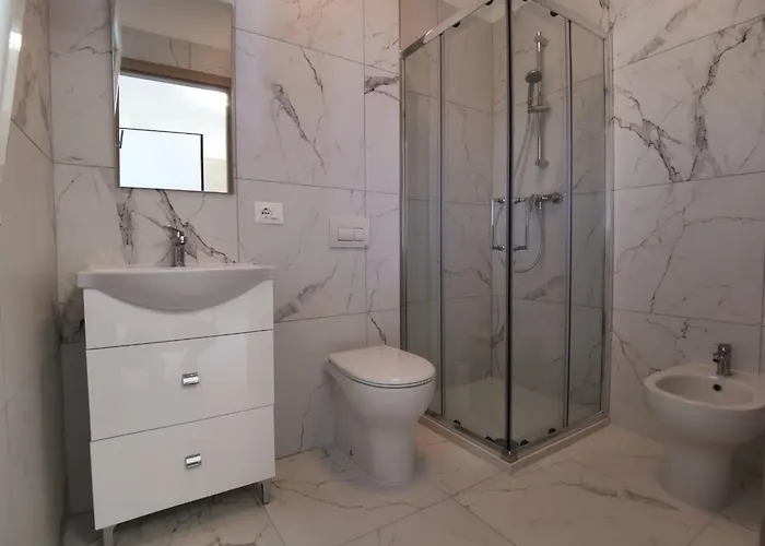 Flat A Stones Throw From The Centre Of * 比比翁