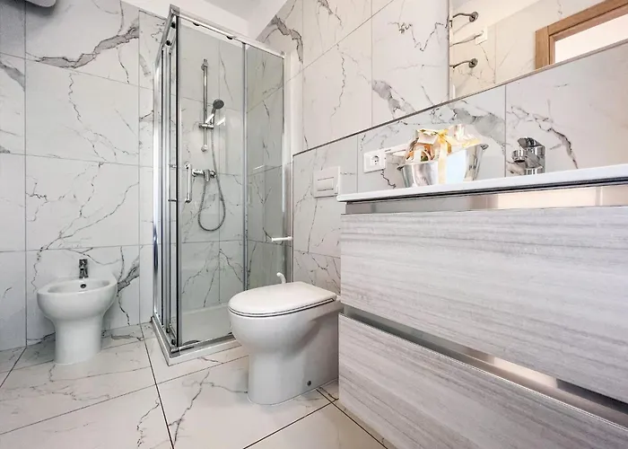 Flat A Stones Throw From The Centre Of *